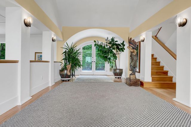 35 Sunview Drive, Glen Cove, NY 11542