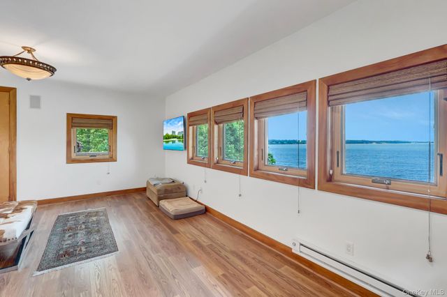 35 Sunview Drive, Glen Cove, NY 11542