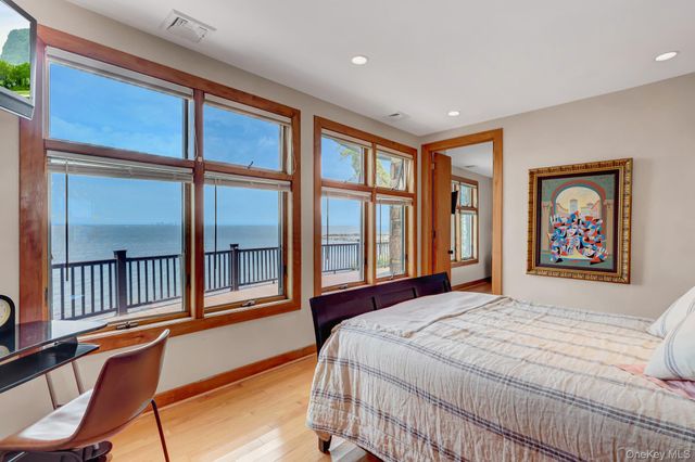 35 Sunview Drive, Glen Cove, NY 11542