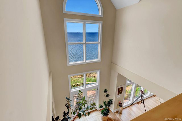 35 Sunview Drive, Glen Cove, NY 11542