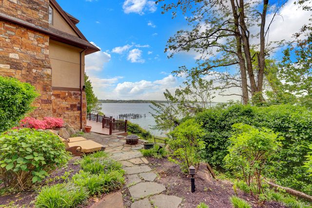 35 Sunview Drive, Glen Cove, NY 11542