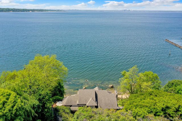 35 Sunview Drive, Glen Cove, NY 11542