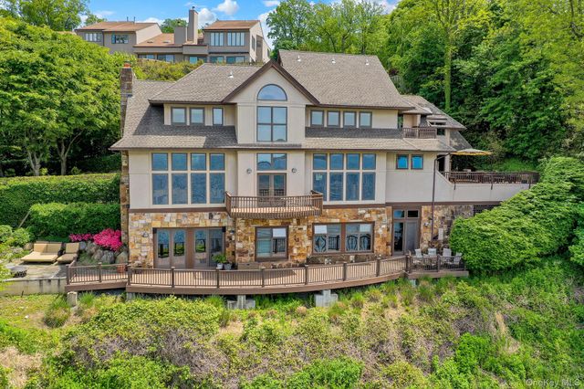 35 Sunview Drive, Glen Cove, NY 11542