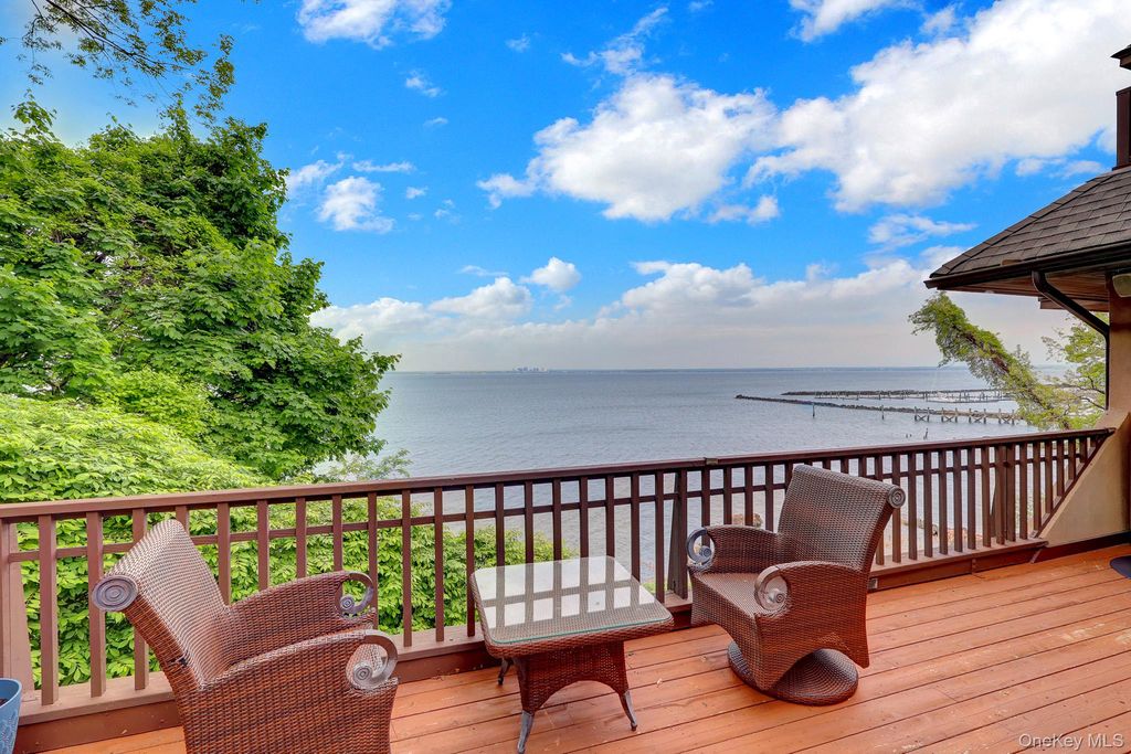 35 Sunview Drive, Glen Cove, NY 11542