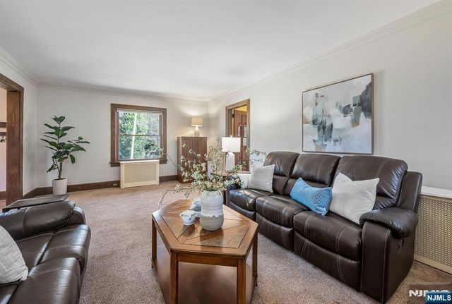 93 Carlton Avenue, Ho-ho-kus, NJ 07423