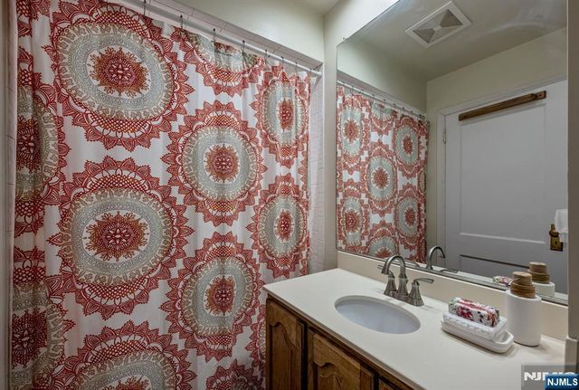 93 Carlton Avenue, Ho-ho-kus, NJ 07423