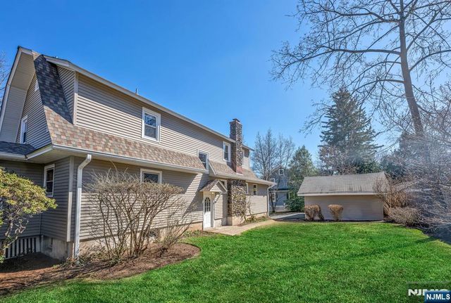 93 Carlton Avenue, Ho-ho-kus, NJ 07423