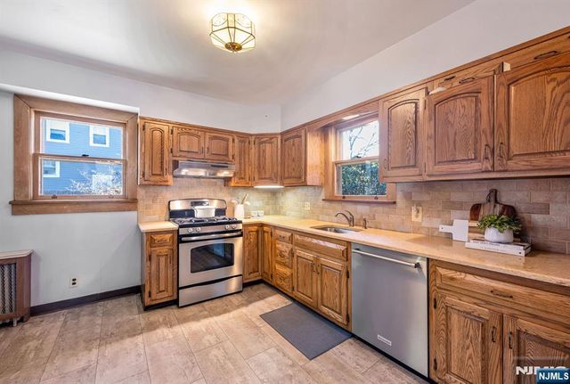 93 Carlton Avenue, Ho-ho-kus, NJ 07423