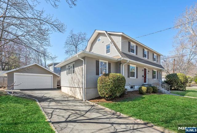 93 Carlton Avenue, Ho-ho-kus, NJ 07423
