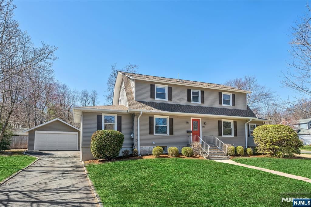 93 Carlton Avenue, Ho-ho-kus, NJ 07423