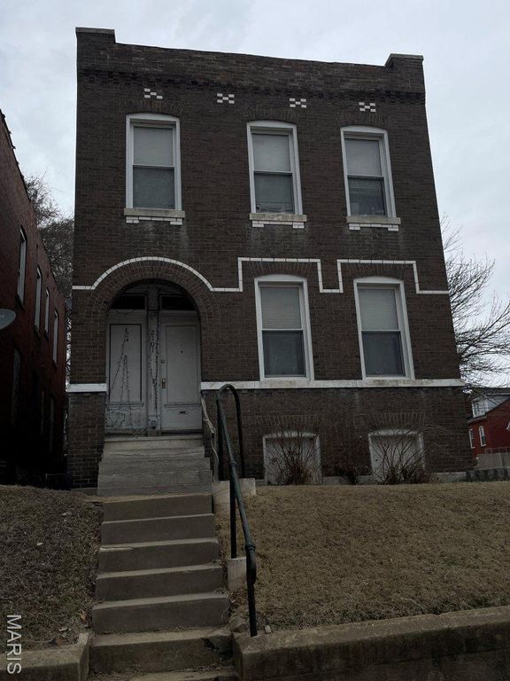 2101 Chippewa Street, St Louis, MO 63118