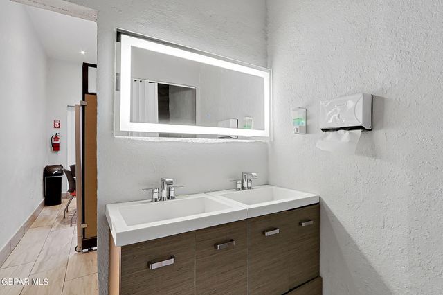 2414 Texas Avenue, El Paso, TX 79901