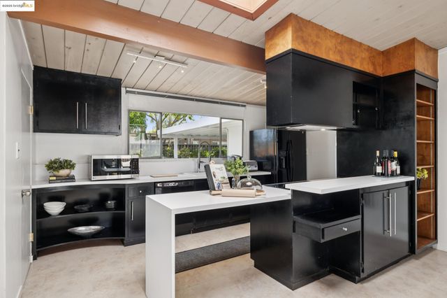 3731 Merridan Dr, Concord, CA 94518