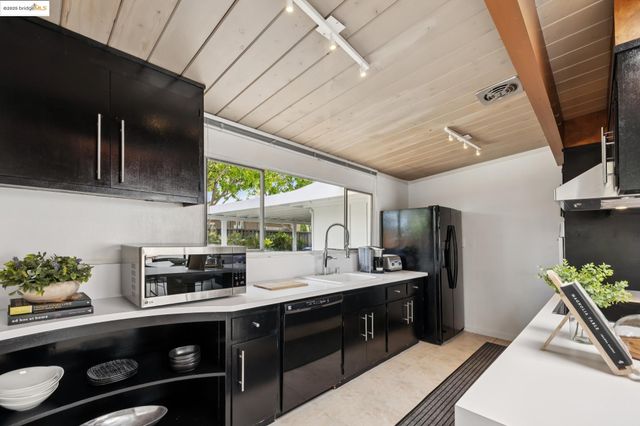 3731 Merridan Dr, Concord, CA 94518
