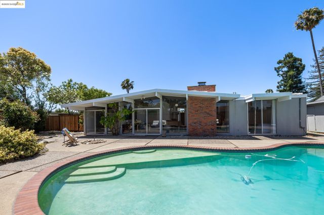 3731 Merridan Dr, Concord, CA 94518