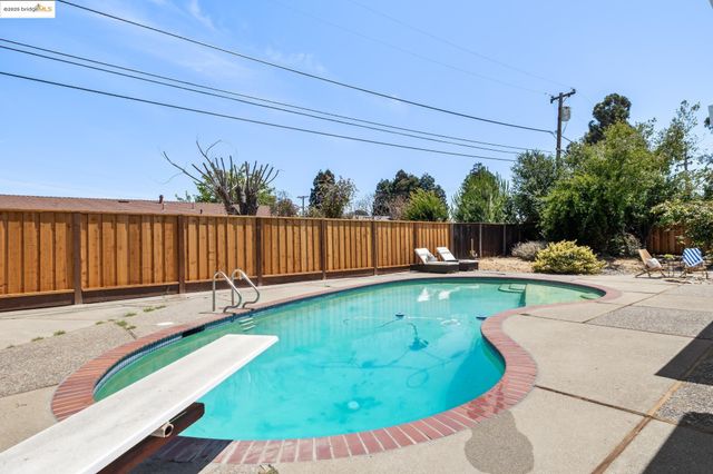 3731 Merridan Dr, Concord, CA 94518