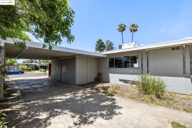 3731 Merridan Dr, Concord, CA 94518