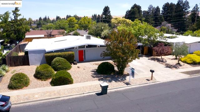 3731 Merridan Dr, Concord, CA 94518