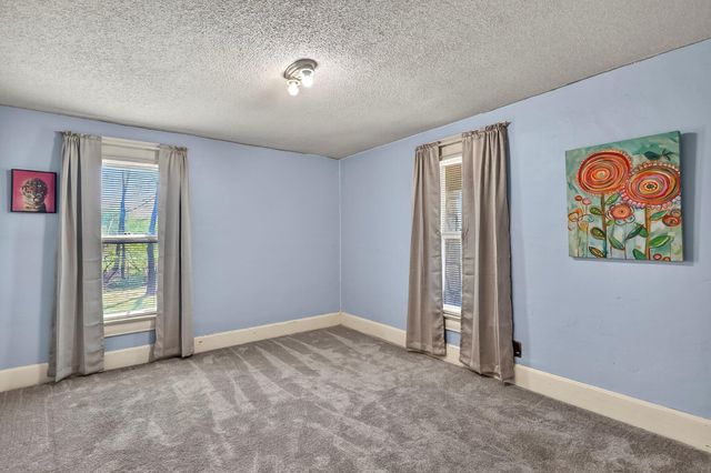 3751 W Farm Road 168, Springfield, MO 65807