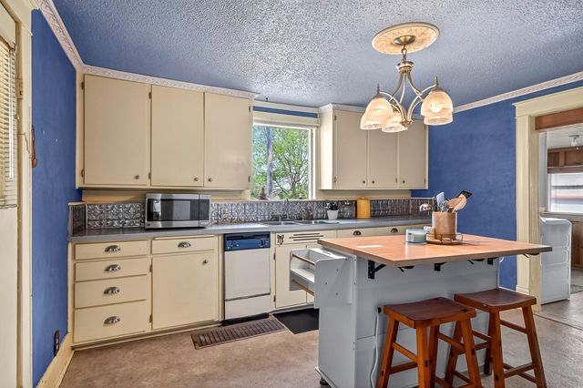 3751 W Farm Road 168, Springfield, MO 65807