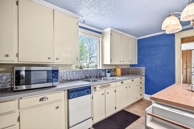 3751 W Farm Road 168, Springfield, MO 65807