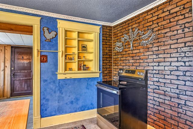 3751 W Farm Road 168, Springfield, MO 65807
