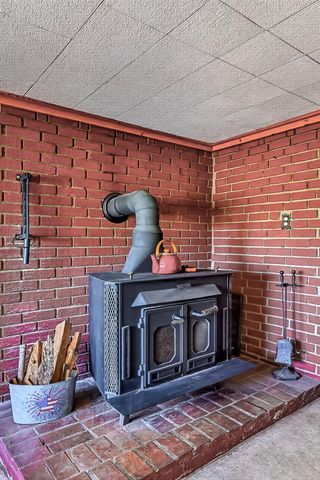 3751 W Farm Road 168, Springfield, MO 65807