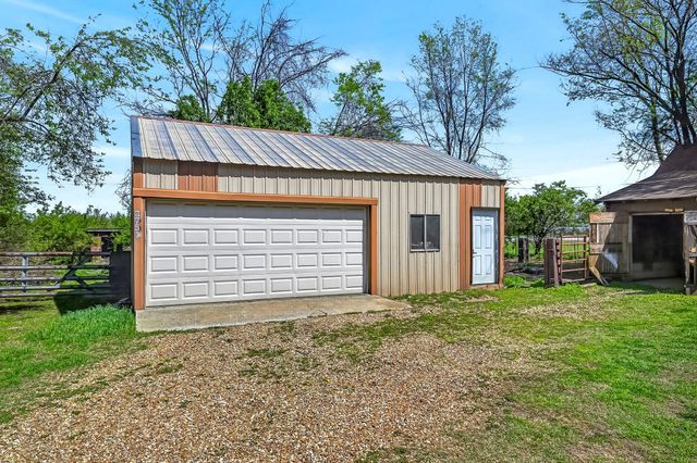 3751 W Farm Road 168, Springfield, MO 65807