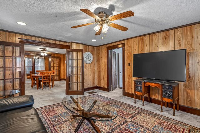 3751 W Farm Road 168, Springfield, MO 65807