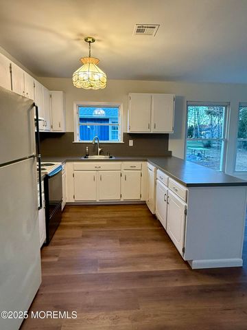 8 Nevis Court, Toms River, NJ 08757