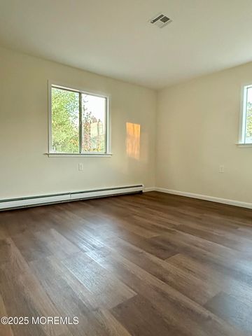 8 Nevis Court, Toms River, NJ 08757