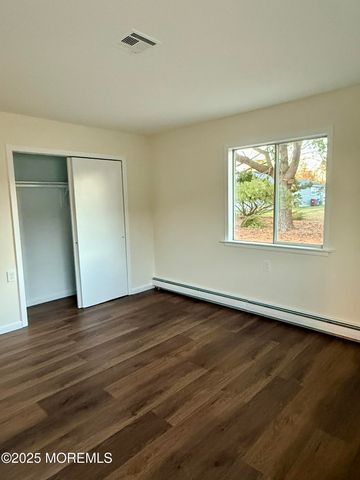 8 Nevis Court, Toms River, NJ 08757