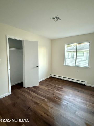 8 Nevis Court, Toms River, NJ 08757