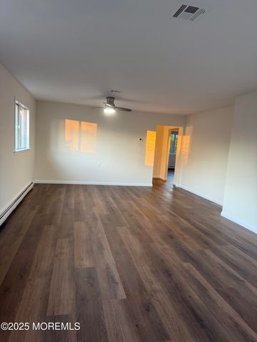 8 Nevis Court, Toms River, NJ 08757