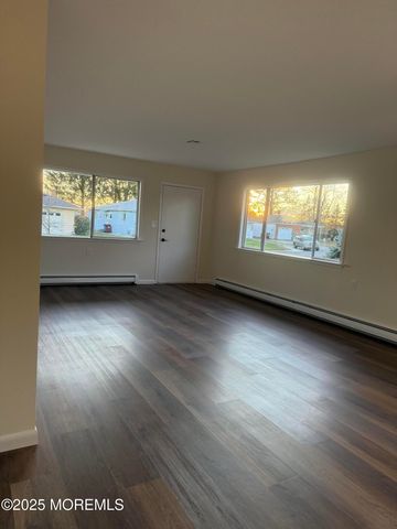 8 Nevis Court, Toms River, NJ 08757