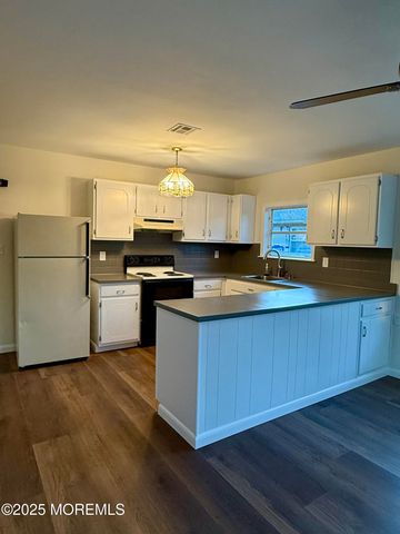 8 Nevis Court, Toms River, NJ 08757