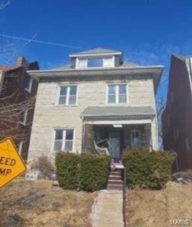 5165 Maple Avenue, St Louis, MO 63113