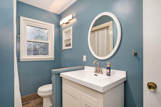 2225 S Hampton Avenue, Springfield, MO 65807