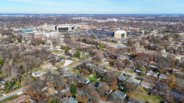 2225 S Hampton Avenue, Springfield, MO 65807