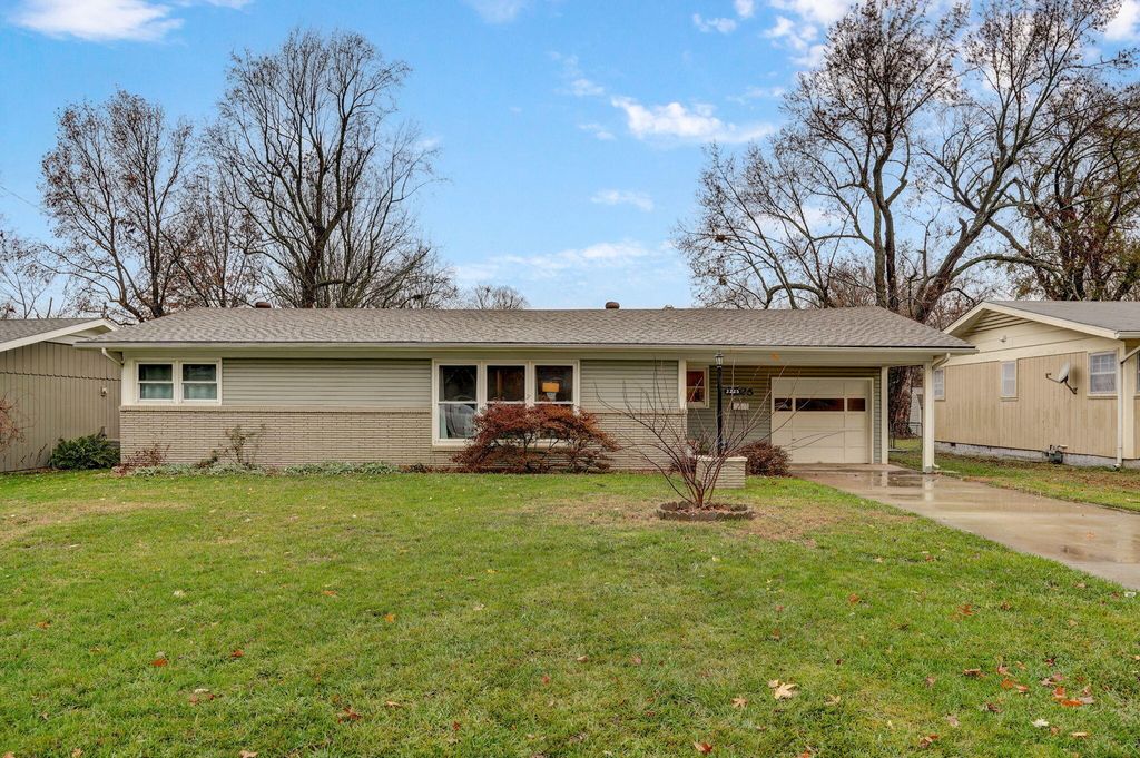 2225 S Hampton Avenue, Springfield, MO 65807