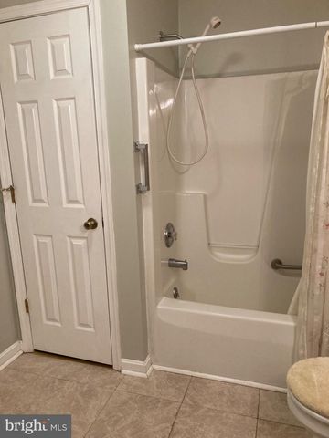1201 PROGRESS RD, Chambersburg, PA 17201