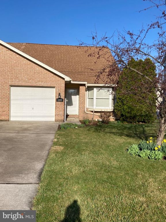 1201 PROGRESS RD, Chambersburg, PA 17201