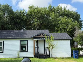 221 18th Avenue N, Texas City, TX 77590