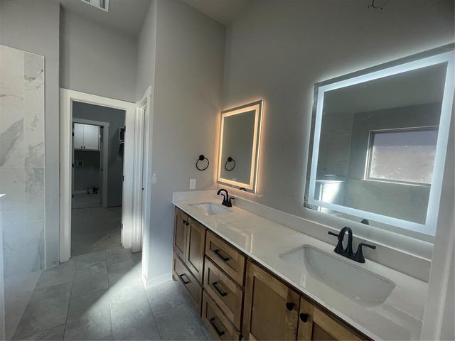 4516 Hambletonian Lane, Mustang, OK 73064