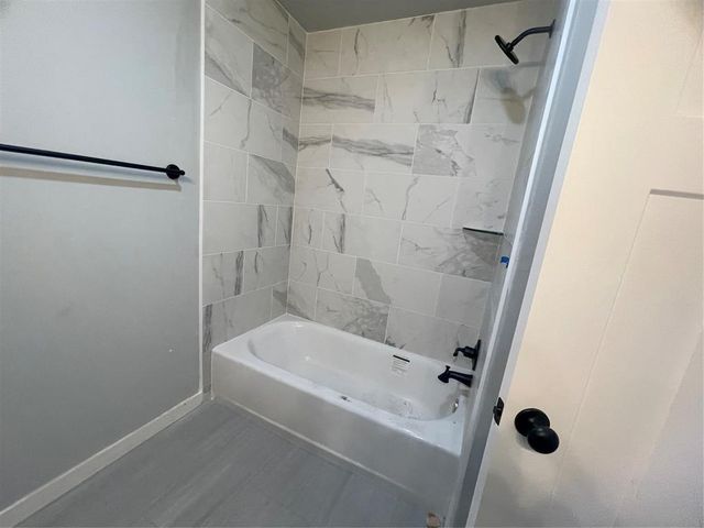 4516 Hambletonian Lane, Mustang, OK 73064