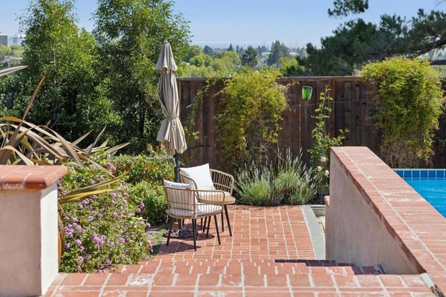 995 Woodland Drive, Hillsborough, CA 94010