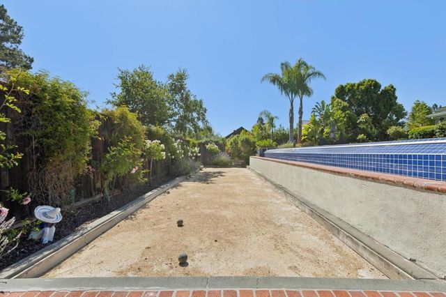 995 Woodland Drive, Hillsborough, CA 94010