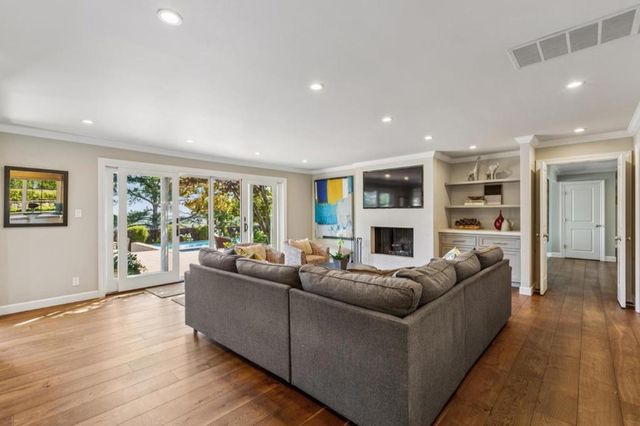 995 Woodland Drive, Hillsborough, CA 94010