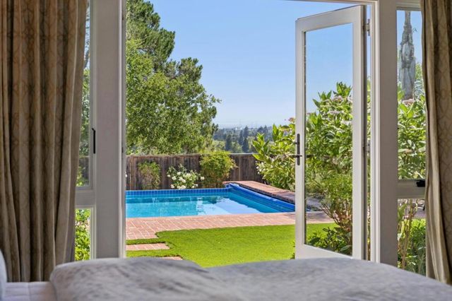 995 Woodland Drive, Hillsborough, CA 94010