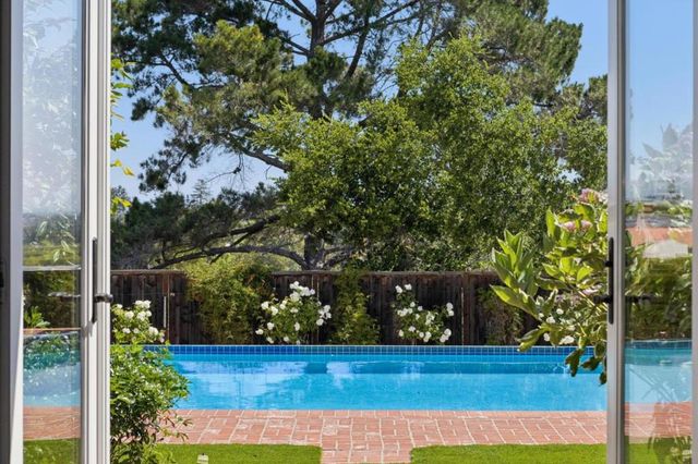 995 Woodland Drive, Hillsborough, CA 94010